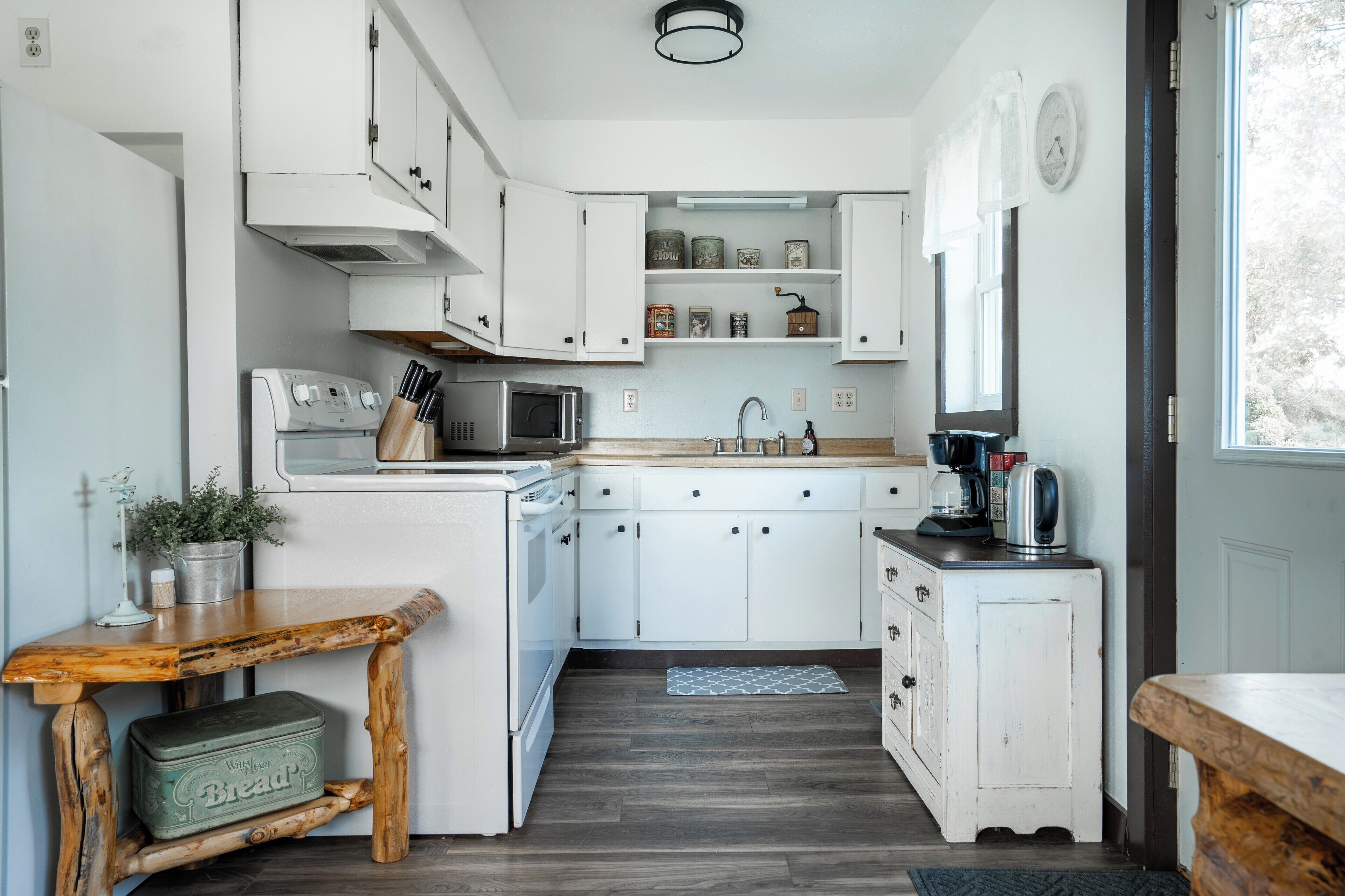 Micro-ondes, four, plaque de cuisson