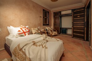 1 bedroom, travel cot, free WiFi, bed sheets