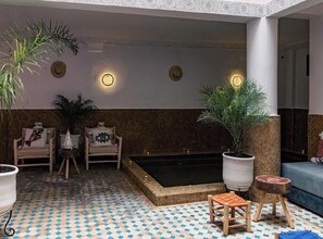 المنشأة من الداخل