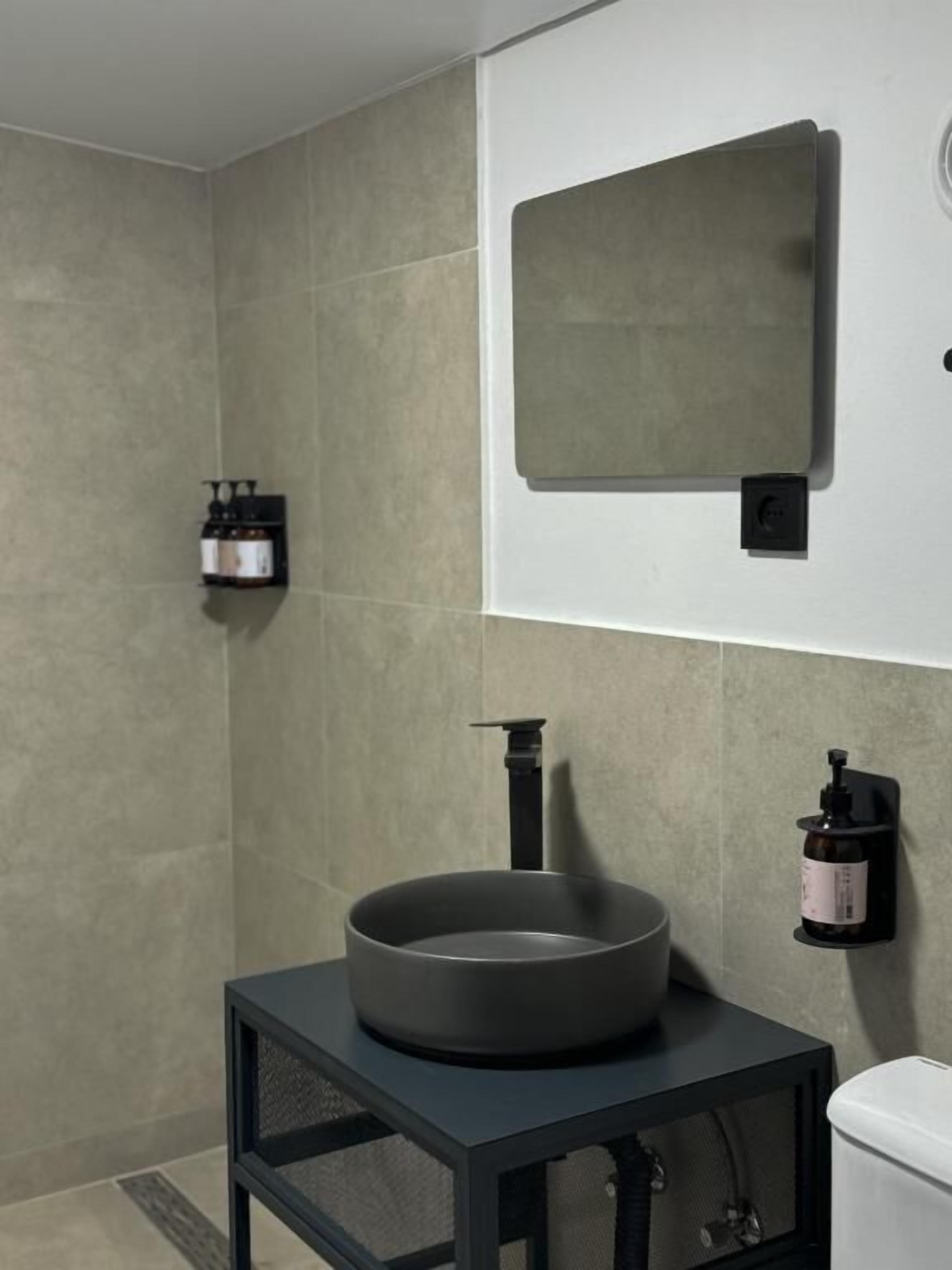 샤워 시설, 무료 세면용품, 헤어드라이어, 타월