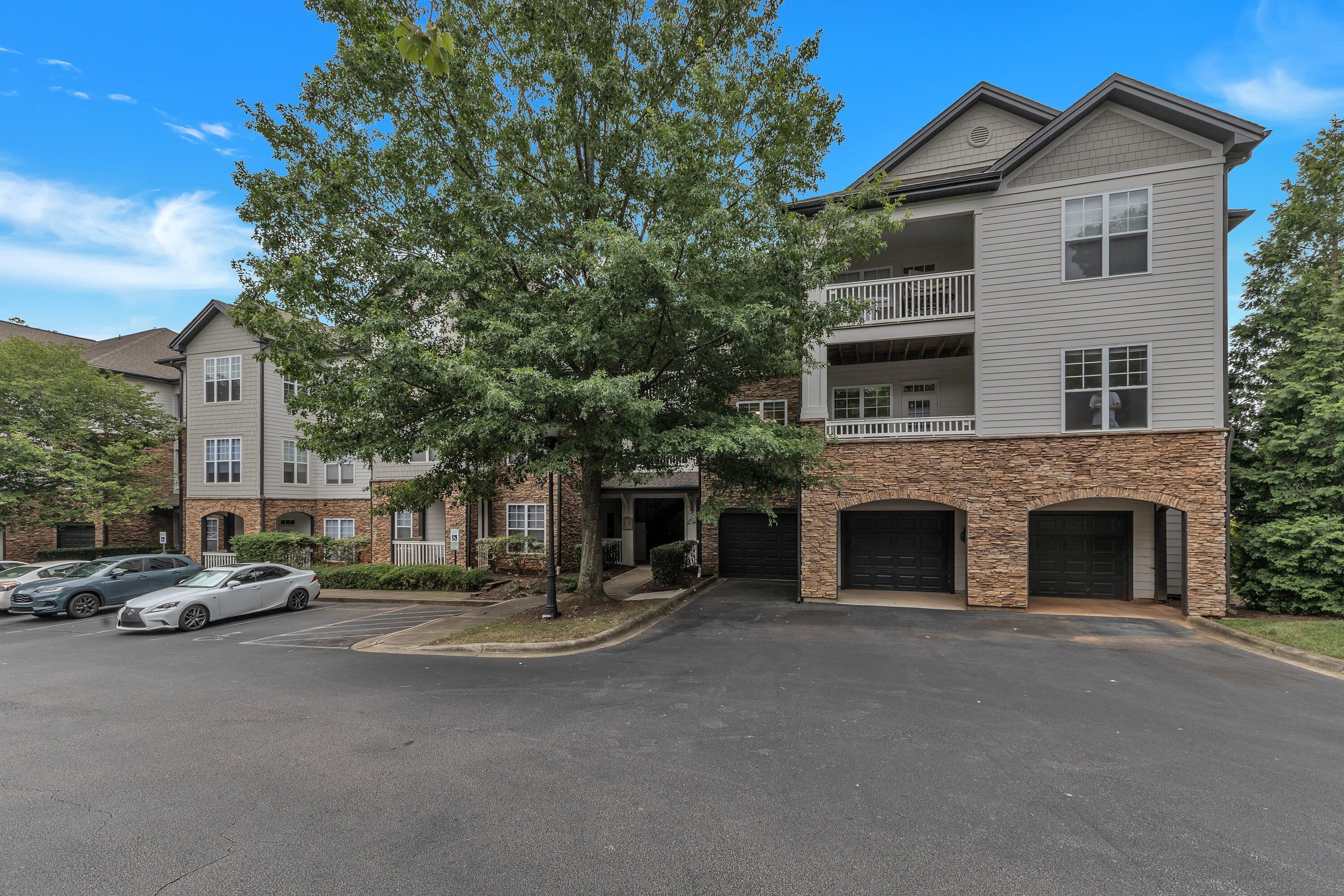 Mặt tiền nơi lưu trú