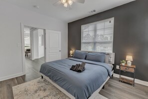 Apartment | Free WiFi - King 3BR Suite Mins to Downtown Raleigh (Cary)