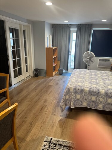 Cozy studio with AC in charming Brea