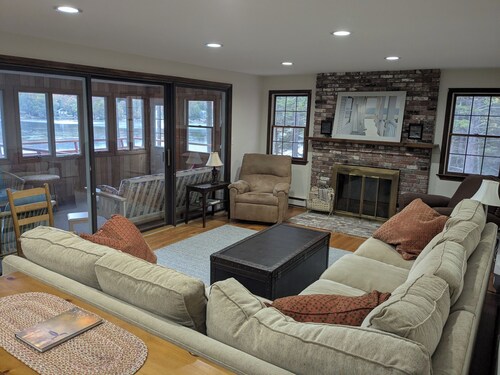 Picturesque 9 bedroom waterfront getaway on Highland lake.