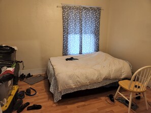 2 chambres, fer et planche à repasser, draps fournis