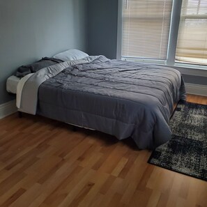 2 bedrooms, iron/ironing board, bed sheets