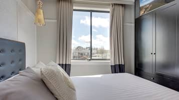 Apartment | 2 bedrooms, laptop workspace, iron/ironing board, bed sheets