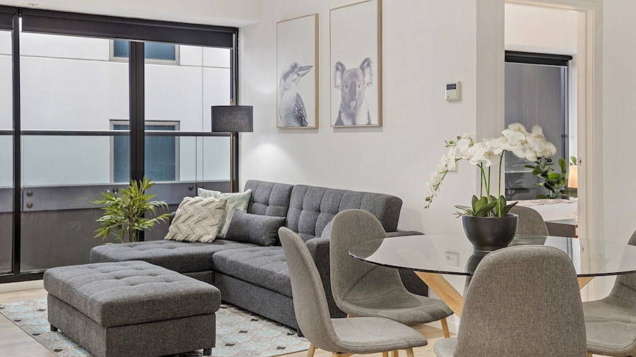 Executive Unit With Pool and Gym Near Riverfront