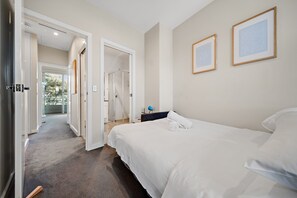 Apartment - Tranquil Apartment in Green, Well Connected Suburb (Canberra)