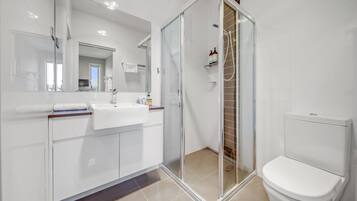 Apartment | Bathroom | Towels