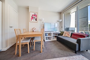 Apartment | Living area - Tranquil Apartment in Green, Well Connected Suburb (Canberra)