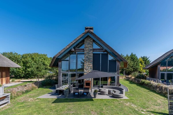 Stylish Overnight Stay With A Hot Tub And Atmospheric Fireplace - De Koog