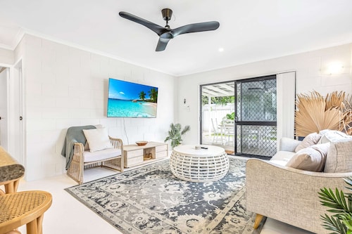 Bright and Spacious Triplex Near Holloways Beach