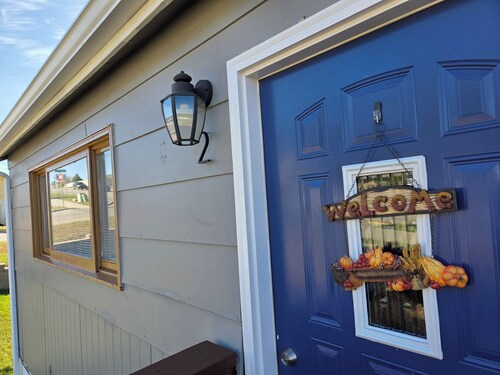 King Bed • Furnished 2BR Near Rushmore Crossing • Close to Sturgis & Deadwood