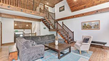 TV connectée, cheminée, jeux vidéo, baby-foot