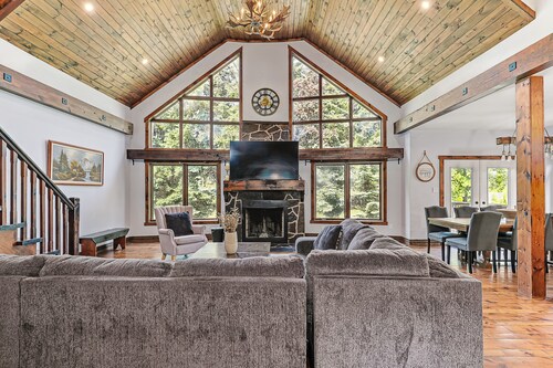 Blue Mt. Chalet 8 BDR 4 W/C Ski & Recreation Resort, Golf, Beach, Hiking & More