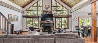 Blue Mt. Chalet 8 BDR 4 W/C Ski & Recreation Resort, Golf, Beach, Hiking & More
