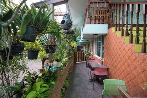 Garden - Samsen Sam Place (Bangkok)
