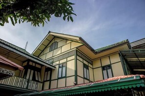 Exterior - Samsen Sam Place (Bangkok)