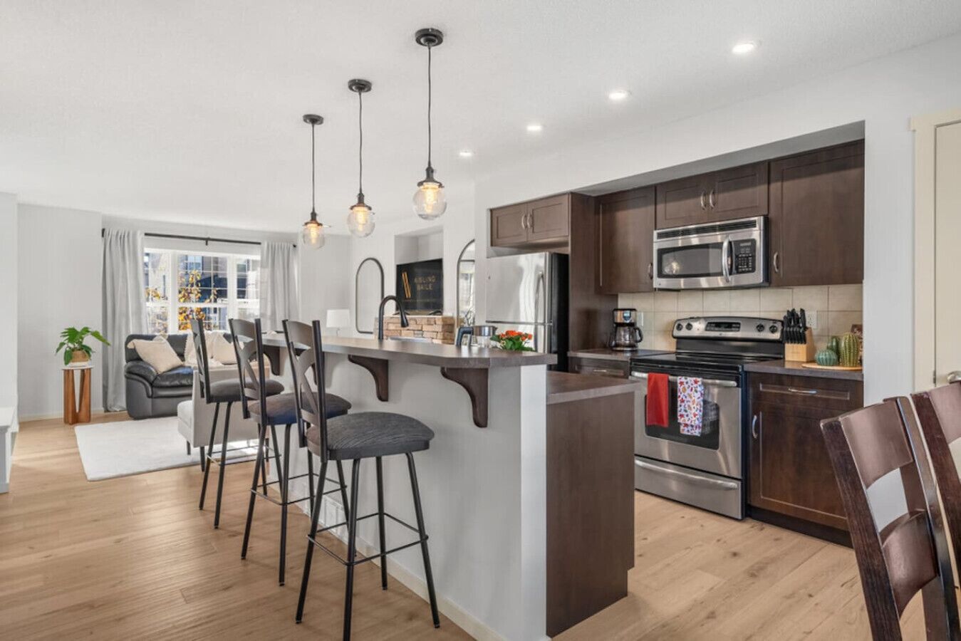 ثلاجة، ميكروويف، فرن، موقد طهي مسطح