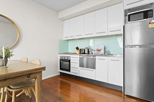 Beautiful Bondi 1-bed Apartment Meters From Beach