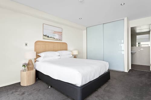 Apartment | 1 bedroom, iron/ironing board, bed sheets