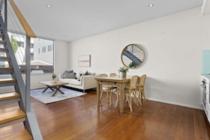 Apartment | Living room - Beautiful Bondi 1-bed Apartment Meters From Beach (Sydney)