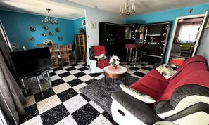 Living area - Apartment for 4 People With Beautiful Terrace, a Stone's Throw From the sea (Six-Fours-les-Plages)