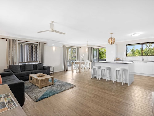 Spacious 3-bed Home With Large Balcony