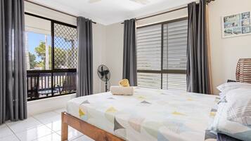 3 bedrooms, laptop workspace, iron/ironing board, bed sheets