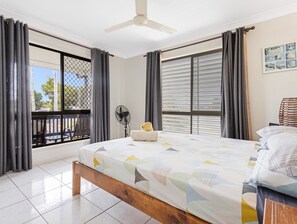 3 bedrooms, laptop workspace, iron/ironing board, bed sheets