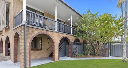 Spacious 3-bed Home With Large Balcony