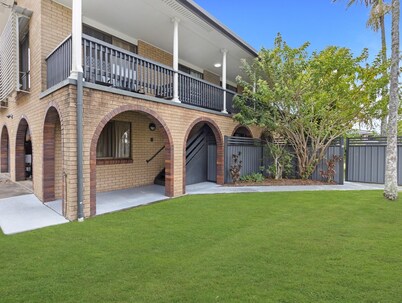 Spacious 3-bed Home With Large Balcony