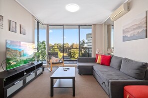 Apartment | Living room - Bright 2-bed Apartment Near Wentworth Point Sights (Sydney)