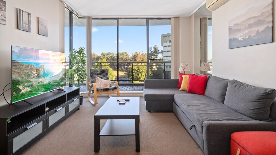 Bright 2-bed Apartment Near Wentworth Point Sights