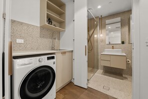 Apartment | Bathroom