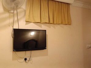 Habitación estándar con 2 camas individuales | Escritorio, wifi gratis, ropa de cama