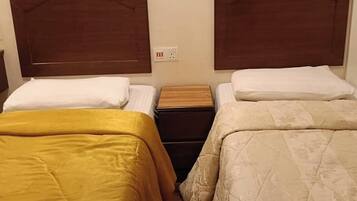 Escritorio, wifi gratis y ropa de cama