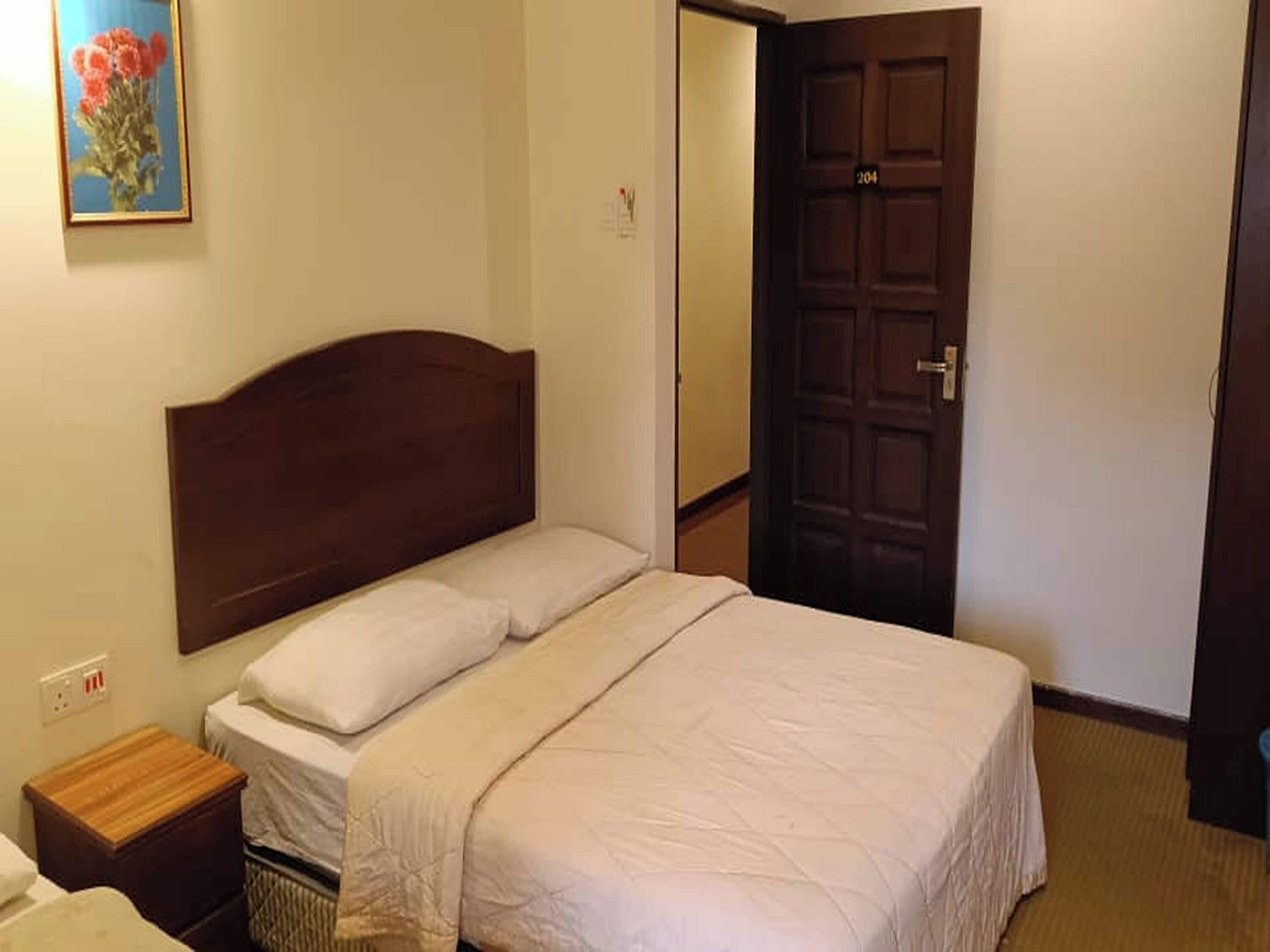Deluxe Triple Room | Meja, Wi-fi percuma, cadar katil 