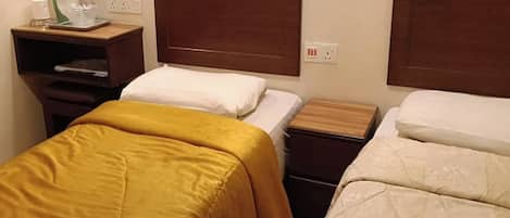 Standard Twin Room | Desk, free WiFi, bed sheets