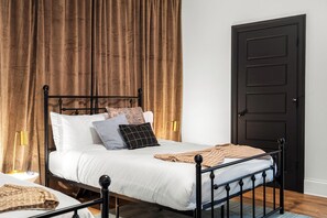 1 habitación, escritorio, tabla de planchar con plancha y wifi gratis