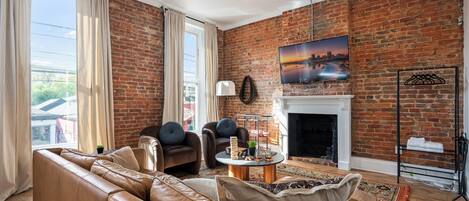 Una Smart TV, libros