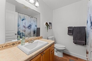 Towels, soap, shampoo, toilet paper