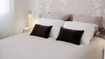 1 slaapkamer, een strijkplank/strijkijzer, gratis wifi, beddengoed