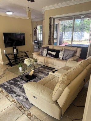 Smart TV, table tennis - Entire Place 
Family Getaway w/ Pool & Game Room (Poinciana)