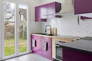 冰箱、微波炉、烤箱、炉灶