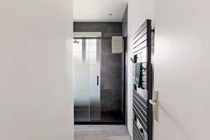 Unclassified image, 3 of 36, button