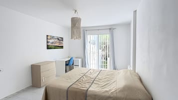 3 slaapkamers, een strijkplank/strijkijzer, wifi, beddengoed