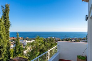 Property grounds - Holiday Home 'París' with Sea Views, Wi-Fi and Air Conditioning (Benalmádena)
