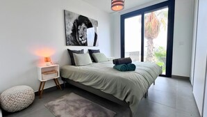 2 habitaciones, tabla de planchar con plancha, wifi y ropa de cama 